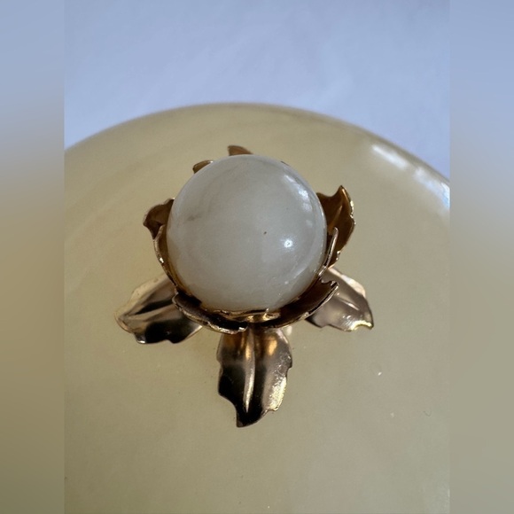 Vintage Hand Carved Genuine Alabaster Jar with lid - Picture 4 of 16